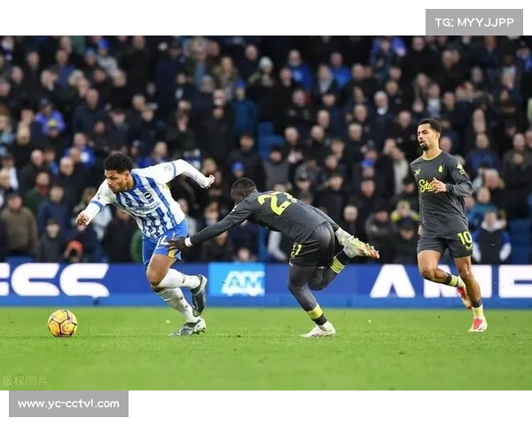 埃弗顿盖耶因与队友冲突掌掴对手,开场不久即染红离场 埃弗顿盖耶因与队友冲突掌掴对手,开场不久即染红离场