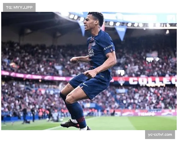 终场哨响，巴黎球员低头离场，恩里克面色凝重